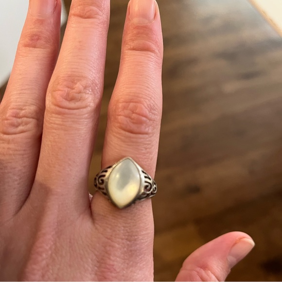 Mother of Pearl Cut Out Band Ring Size 5.5 Sterling Silver - Picture 2 of 11